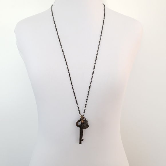 Good Works necklace antique brass - key + tassel + lock pendants layer necklace - Picture 16 of 16